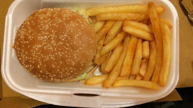 Bacon Burger, mit Käse, extra - Erfurt Pizza Service - Foto: Michael Stollmann Bacon Burger, mit Käse, extra