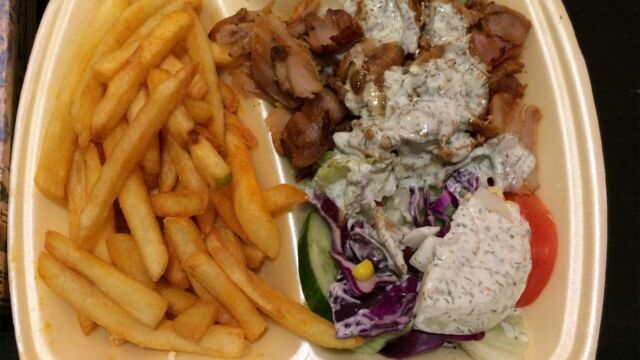 Döner-Teller Extra groß, Pommes frites - Erfurt Pizza Service - Foto: Michael Stollmann Döner-Teller Extra groß, Pommes frites - Erfurt Pizza Service