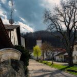 Landgasthof Wagner in Unteremmendorf - Wanderung entlang des Burgenweges von Kinding aus im Altmühltal. - Tech Specs: NIKON D810 - TAMRON SP 24-70mm F2.8 Di VC USD A007N - Brennweite / 35mm: 24 mm - 1/1000 Sek. bei ƒ / 8,0 mit ISO 400 - <a href="https://wanderstruck.de">© FotoGlut - Michael Stollmann</a> Landgasthof Wagner - © FotoGlut - Michael Stollmann