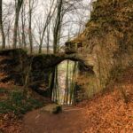Unteremmendorf durchs Felsentor - Wanderung entlang des Burgenweges von Kinding aus im Altmühltal. - Tech Specs: NIKON D810 - TAMRON SP 24-70mm F2.8 Di VC USD A007N - Brennweite / 35mm: 24 mm - 1/200 Sek. bei ƒ / 8,0 mit ISO 400 - <a href="">© FotoGlut - Michael Stollmann</a> Burgenweg Kinding - © FotoGlut - Michael Stollmann