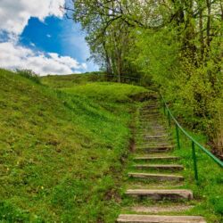 Hetschburg - Foto von unserer "2 Türme Wanderung von Kiliansroda" aus. https://stollis.life - Tech Specs: NIKON D810 - TAMRON SP 24-70mm F2.8 Di VC USD A007N - Brennweite / 35mm: 24 mm - 1/4000 Sek. bei ƒ / 8,0 mit ISO 1000 - <a href="https://wanderstruck.de">© FotoGlut - Michael Stollmann</a> Stairway from Heaven - © FotoGlut - Michael Stollmann