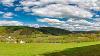 Foto von der "2 Türme Wanderung von Kiliansroda" aus. https://stollis.life - Tech Specs: NIKON D810 - TAMRON SP 24-70mm F2.8 Di VC USD A007N - Brennweite / 35mm: 34 mm - 1/1250 Sek. bei ƒ / 8,0 mit ISO 1000 - <a href="https://wanderstruck.de">© FotoGlut - Michael Stollmann</a> Hetschburg - © FotoGlut - Michael Stollmann