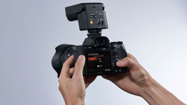 HVL-F28RM auf einer Sony a7mr4 mit einem SEL 24 F 1.4 GM