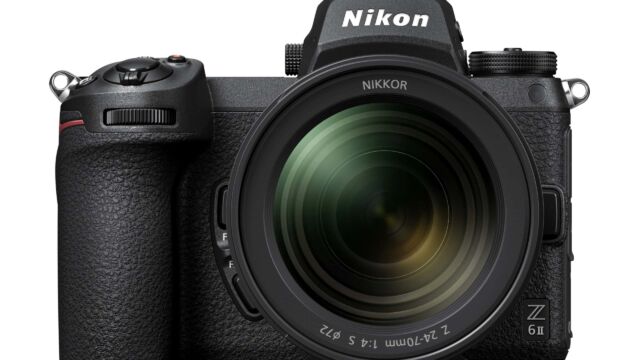 Nikon Z6II - Frontalansicht mit Z 24-70