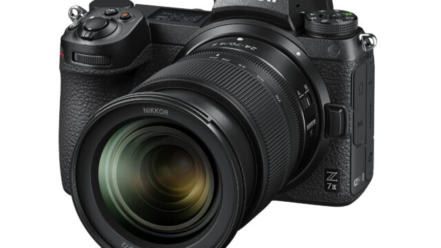 Nikon Z7II - mit 24-70 F/4 in 3/4tel Ansicht
