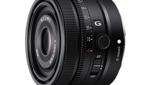 Sony FE 40 Millimeter F2.5 G - Seitenansicht