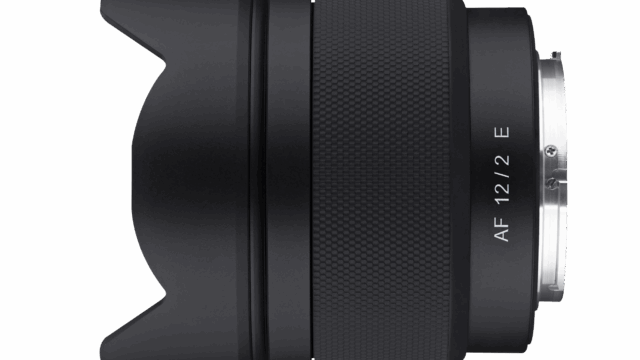 Samyang AF 12mm F2,0 E_ Side